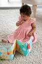 230815-FoldablebookSophielagirafe_2021lifestylevisual_4.jpg